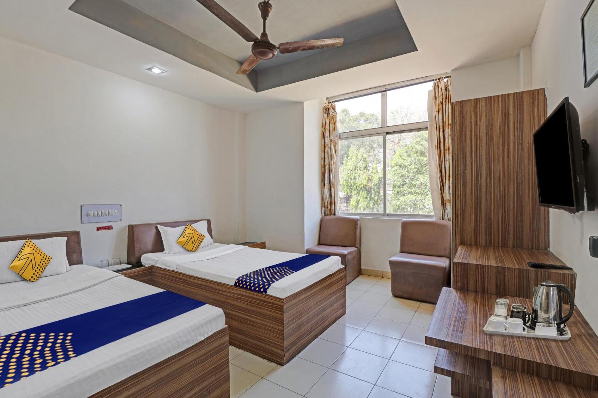 Oyo Flagship 80463 Hotel Mini Palace Vadodara Exterior photo